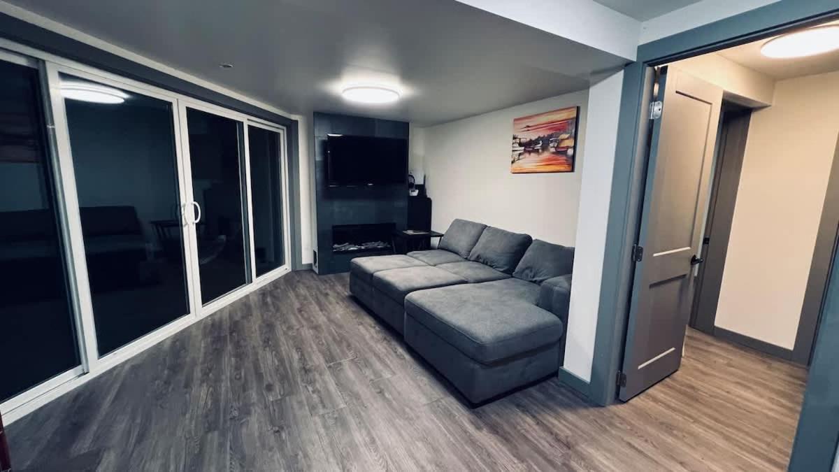 Tranquil Oasis 2 Bedroom Suite With Pool View Виктория Екстериор снимка