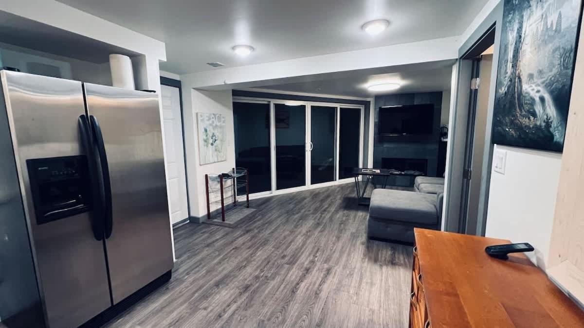 Tranquil Oasis 2 Bedroom Suite With Pool View Виктория Екстериор снимка