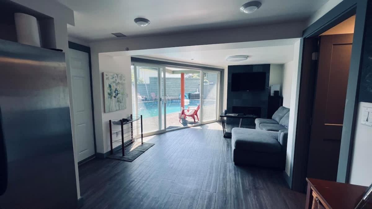 Tranquil Oasis 2 Bedroom Suite With Pool View Виктория Екстериор снимка