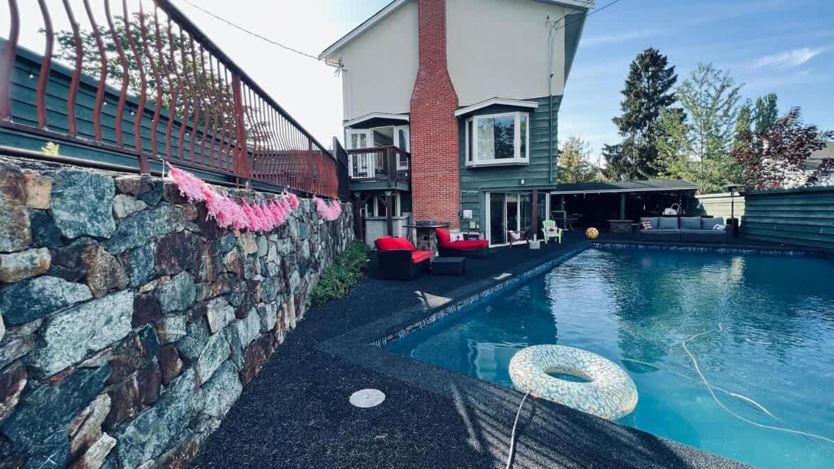 Tranquil Oasis 2 Bedroom Suite With Pool View Виктория Екстериор снимка
